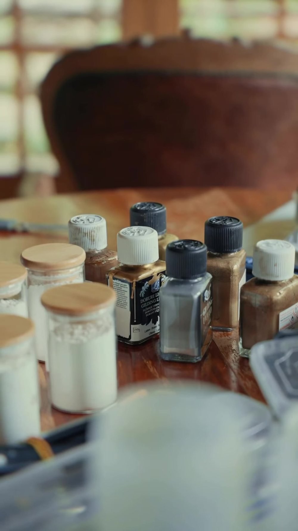Brushes, lacquer and gold laid out for the workshop